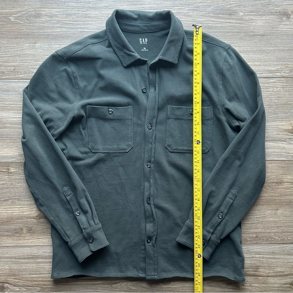Gap | Button Down Jersey Shirt Jacket in Evergreen (X-Small) - Picture 4 of 9